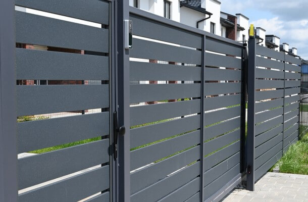 commercial aluminum fence in dearborn michigan